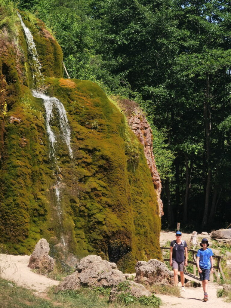 Der Dreimühlen Wasserfall lohnt sich in der Eifel mit Kindern