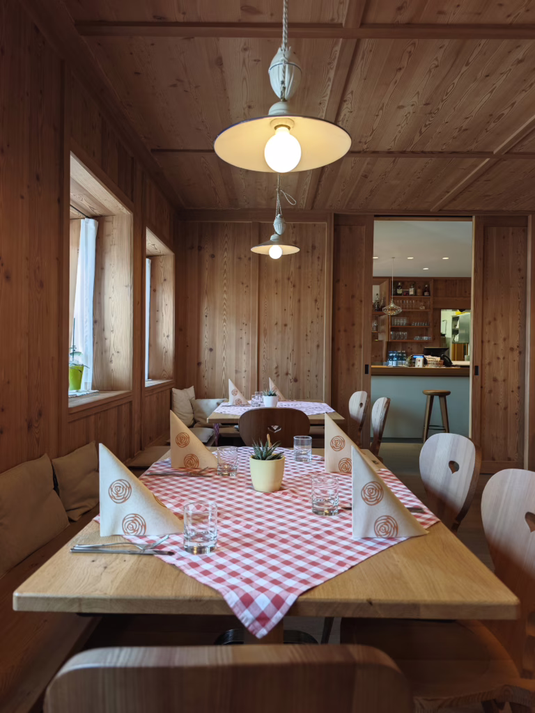 Durch die Weinberge in Bozen wandern mit Kindern