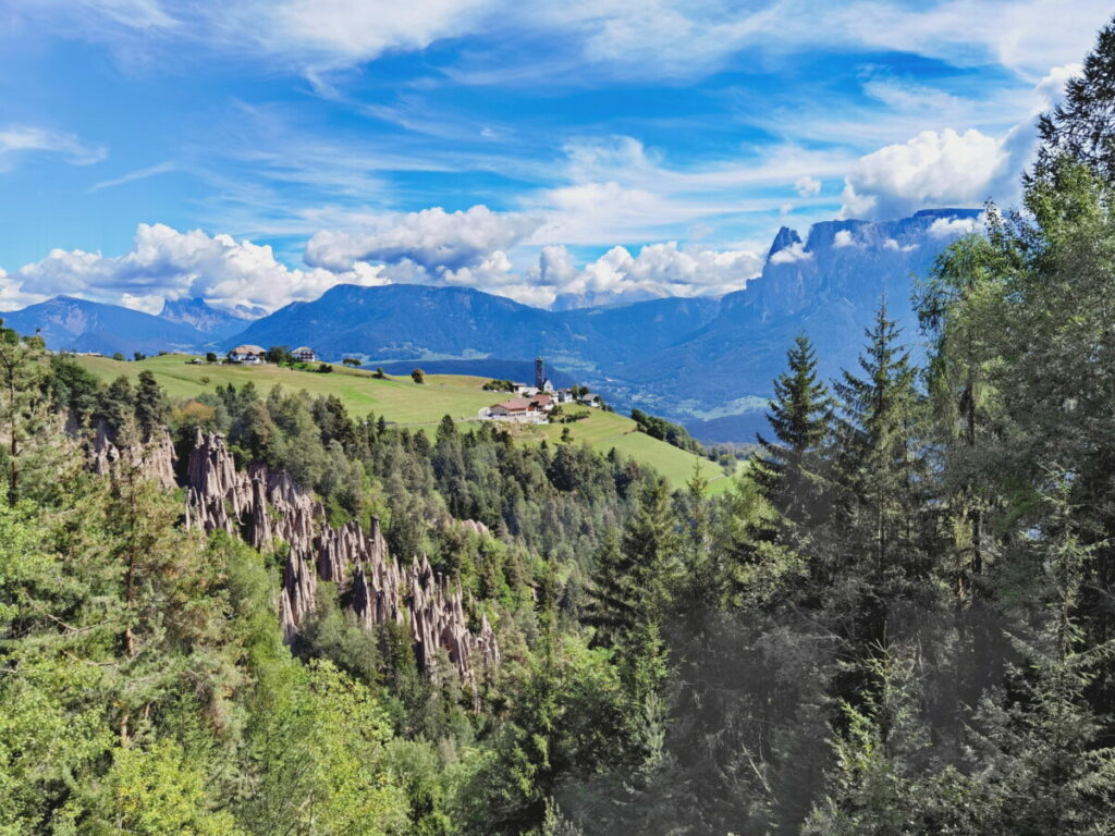 Die Erdpyramiden Ritten in Lengmoos - samt Blick auf Schlern und Dolomiten