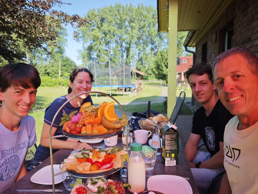 Suchst du einen Familienhof an der Ostsee mit Frühstück? Schau mal hier am Ferienhof Miller