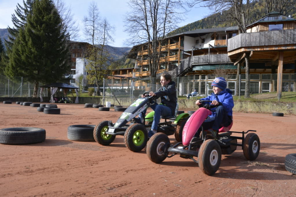 Familienhotel Bad Kleinkirchheim Tipp für Kindern: Mit den tollen Go Karts fahren!