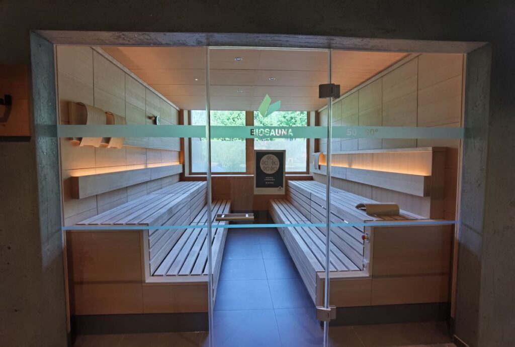 Move & Relax im Familienhotel Bayrischzell - in der Biosauna mit Ausblick