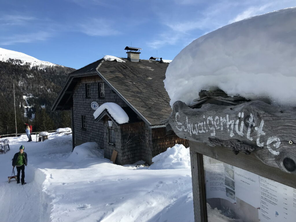 Vom Familienhotel Post am Millstätter See hinauf zur Schwaigerhütte im Schnee