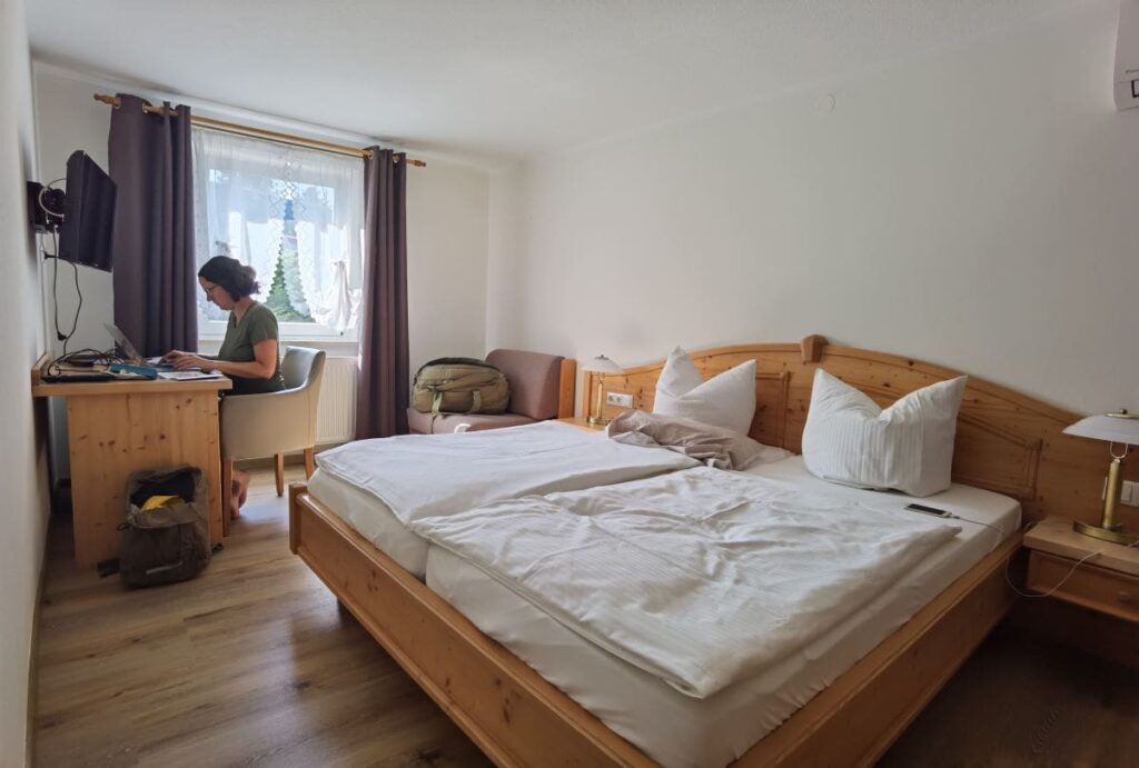 Die Suite im Familienhotel Sächsische Schweiz - unser Schlafzimmer, nebenan das Wohnzimmer mit Aufbettung