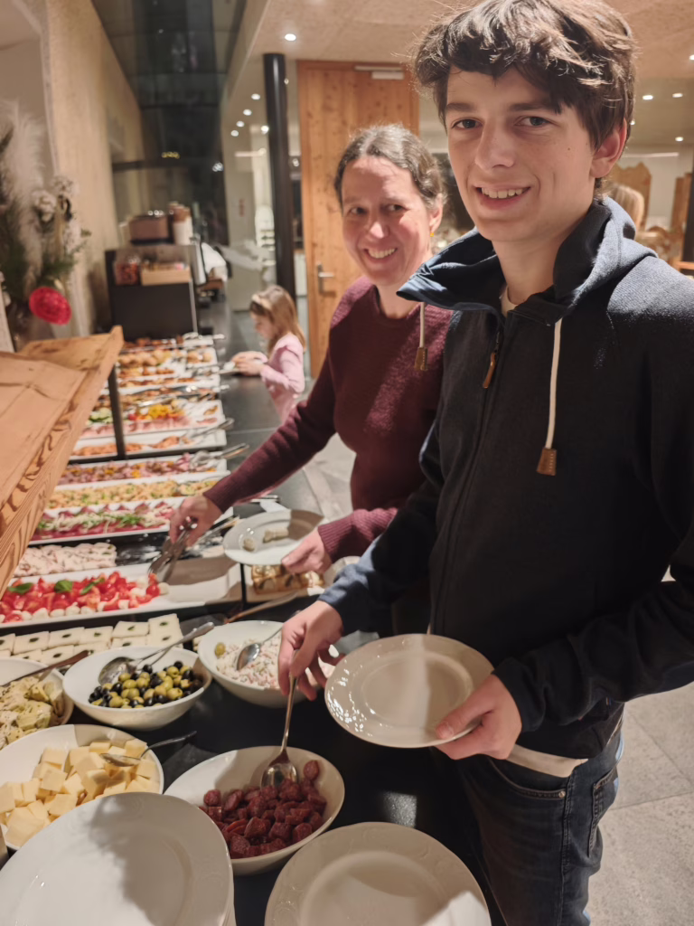Vorspeisenbuffet mit Selbstbedienung - die Hauptspeisen werden serviert