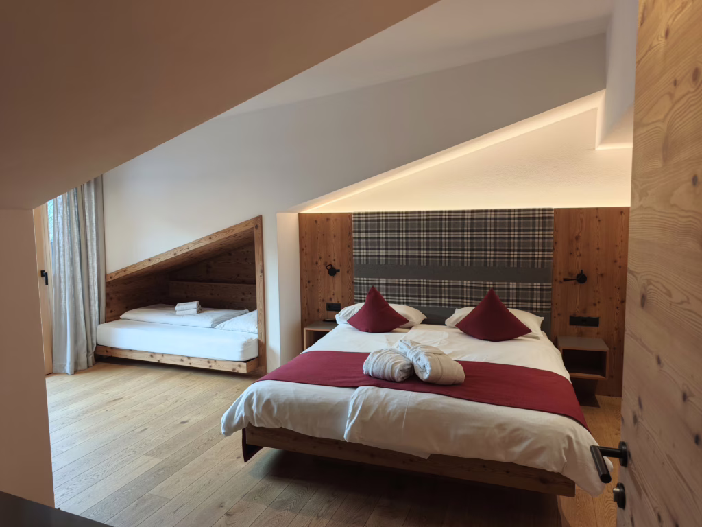 Die Junior Suite mit zwei getrennten Schlafzimmern hat Platz für 5 Personen