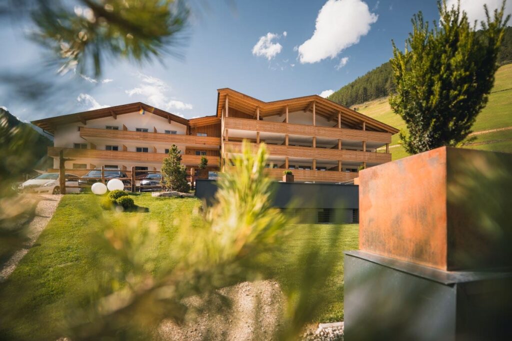 Modernes Familienhotel Südtirol im urigen Schnalstal - Aktiv & Familienhotel Adlernest ****