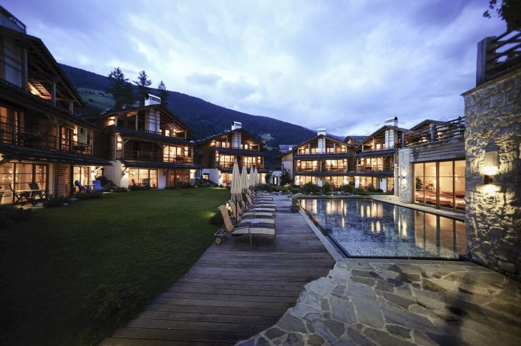 Familienhotel Südtirol bei den Drei Zinnen - Post Alpina – Family Mountain Chalets ****s