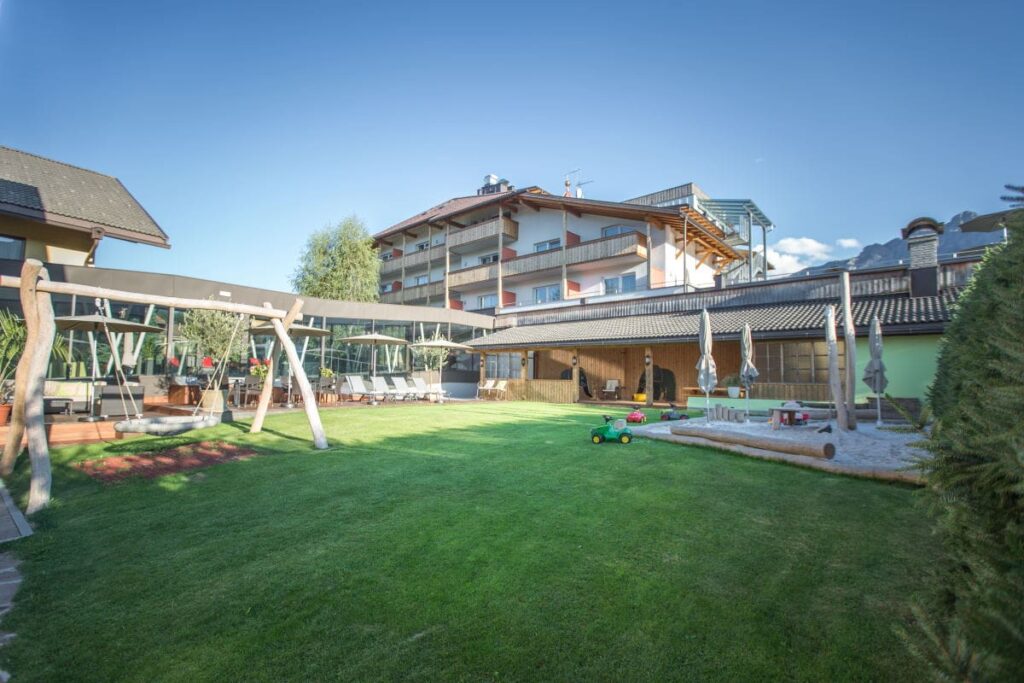 Neues Familienhotel Südtirol - small family & spa resort dolomites Famelí ****s