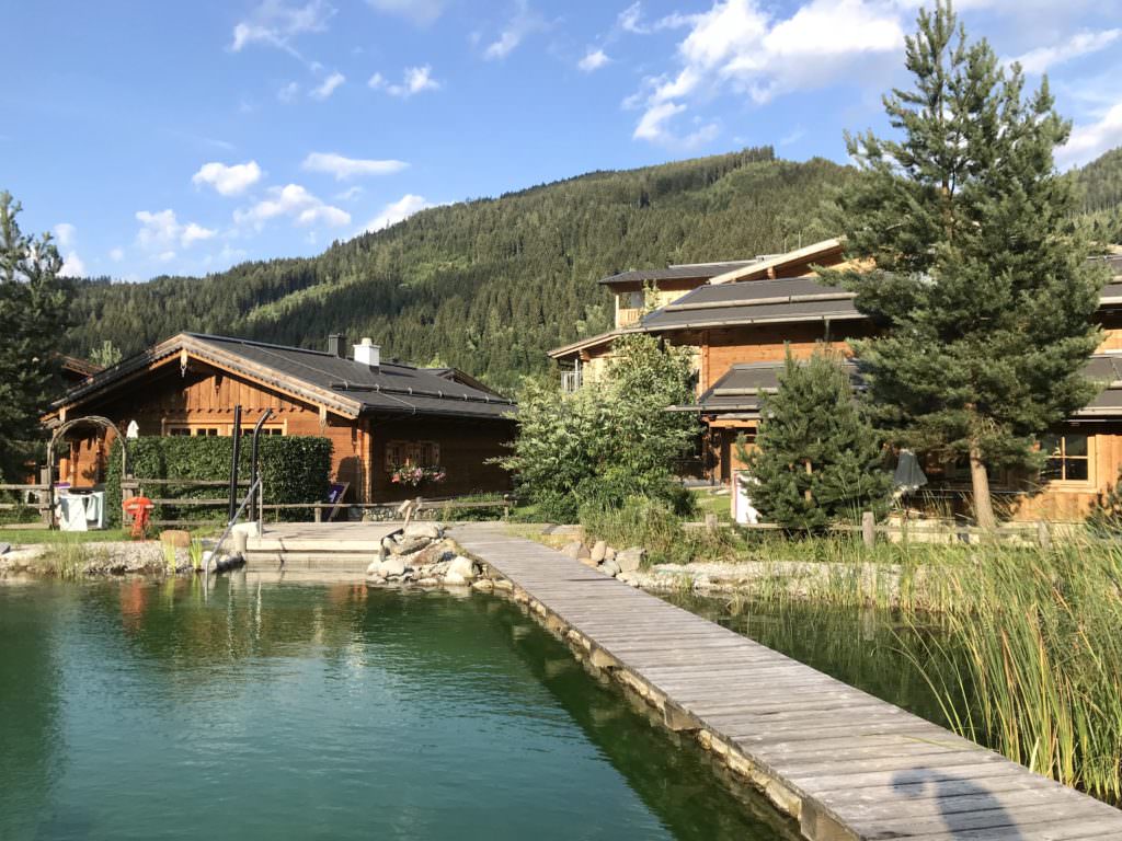 Familienhotel am See oder lieber urige Almhütte am See?