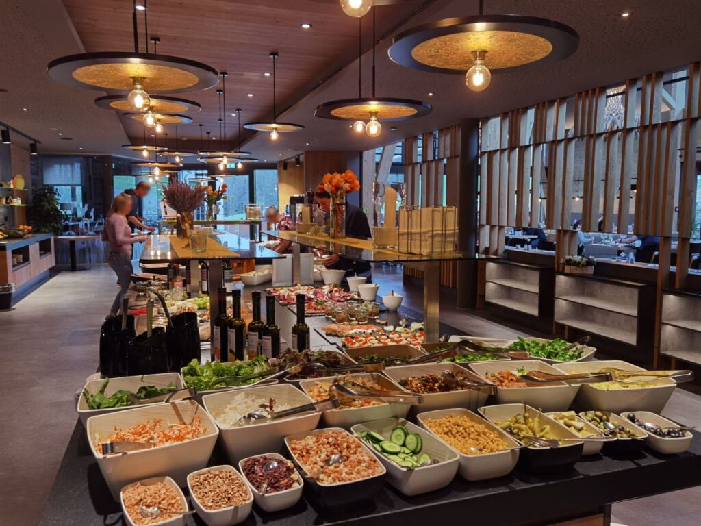 Das Buffet im Familienhotel Schreinerhof bietet viel Auswahl - beim Frühstück, Mittagessen & Abendessen