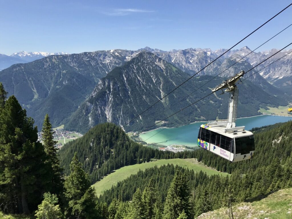 Traum im Familienurlaub Achensee - vom See mit der Rofanseilbahn in die Höhe hinauf