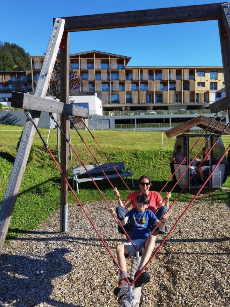 Gute Familienurlaub Angebote locken ins Familienhotel Hopfgarten - mit diesem neuen Spielplatz