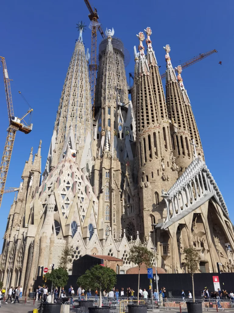 Mehr eine Sehenswürdigkeit als eine Kirche: Unser Besuch der Sagrada Familia in Barcelona mit Kindern war extrem beeindruckend
