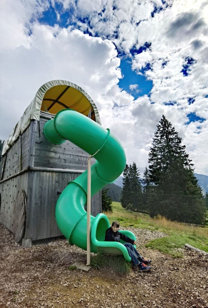 Vom JUFA Laterns mit der Bergbahn zum Tippiberg Spielplatz