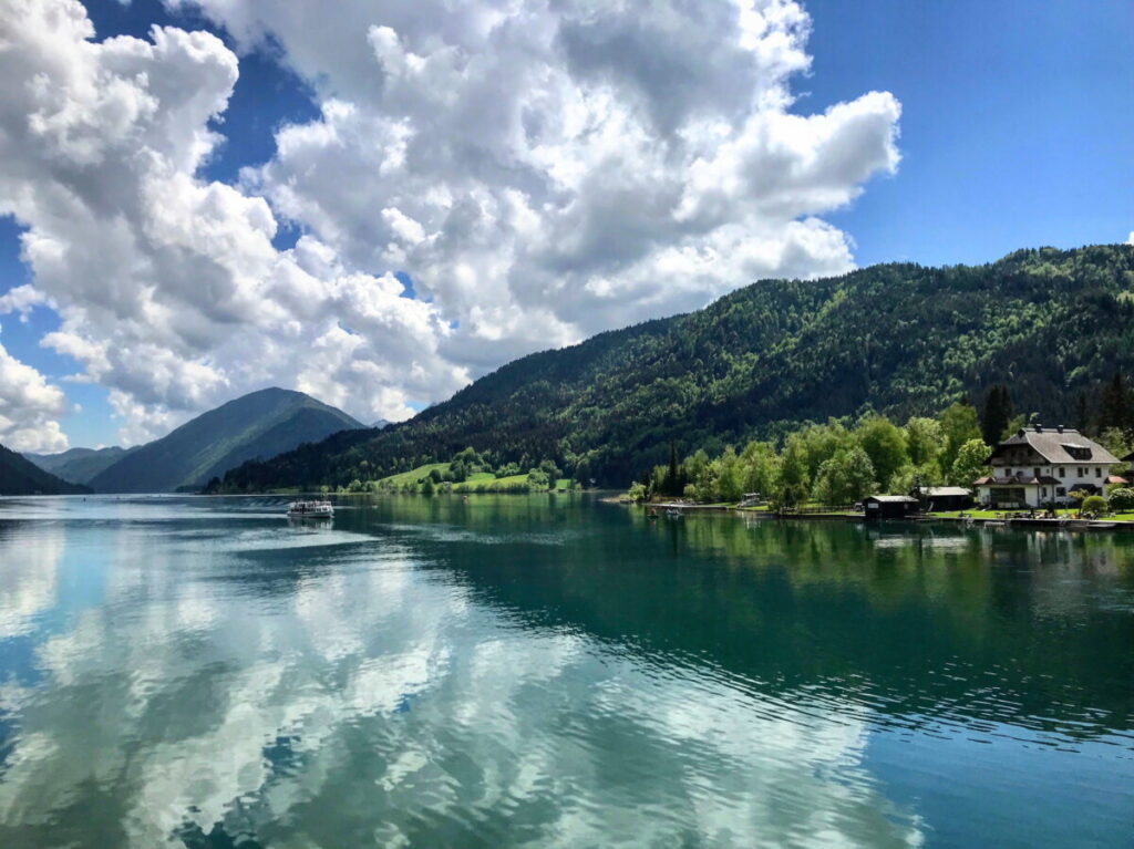 Familienurlaub Österreich mit Pool und See: Kinderhotel am Weissensee