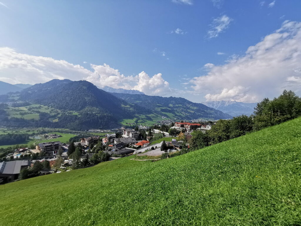 St. Johann Salzburg - vom Alpendorf kannst du auf die Berge schauen!