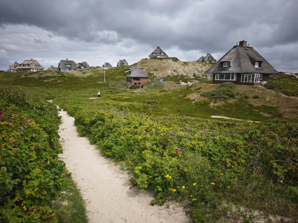 Märchenhaftes Sylt mit Kindern - Rückweg durch Hörnum mit den Küstenhäusern