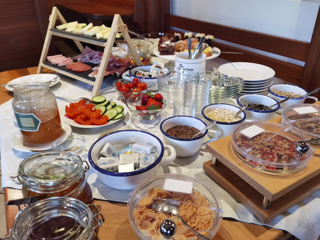 Ferienwohnung Brixen mit Frühstück - das ist das Frühstücksbuffet im Trinnerhof