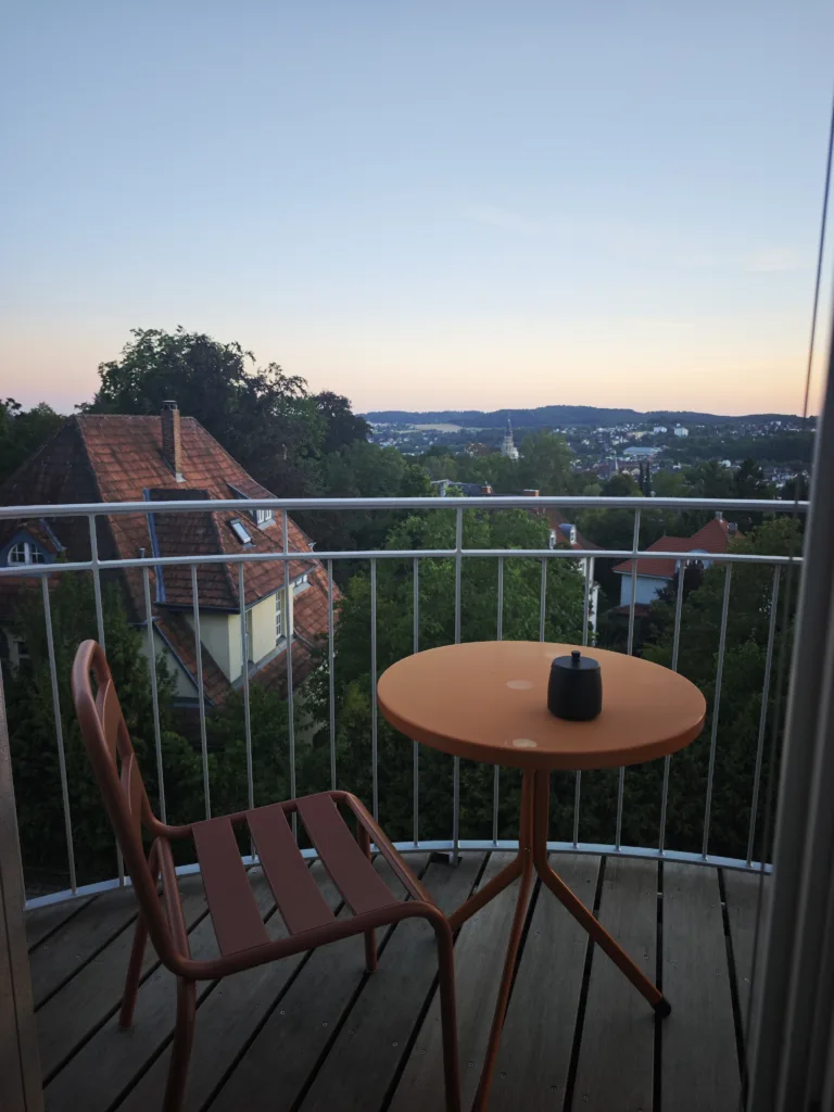 Genialer Ausblick von der Ferienwohnung auf das Villenvierte von Coburg