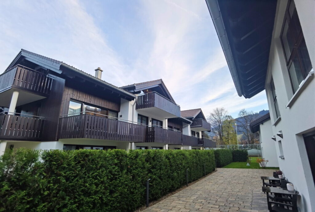 Ferienwohnung Garmisch Partenkirchen mit Balkon oder Garten - jede der Bader Suites hat den Zugang nach draußen