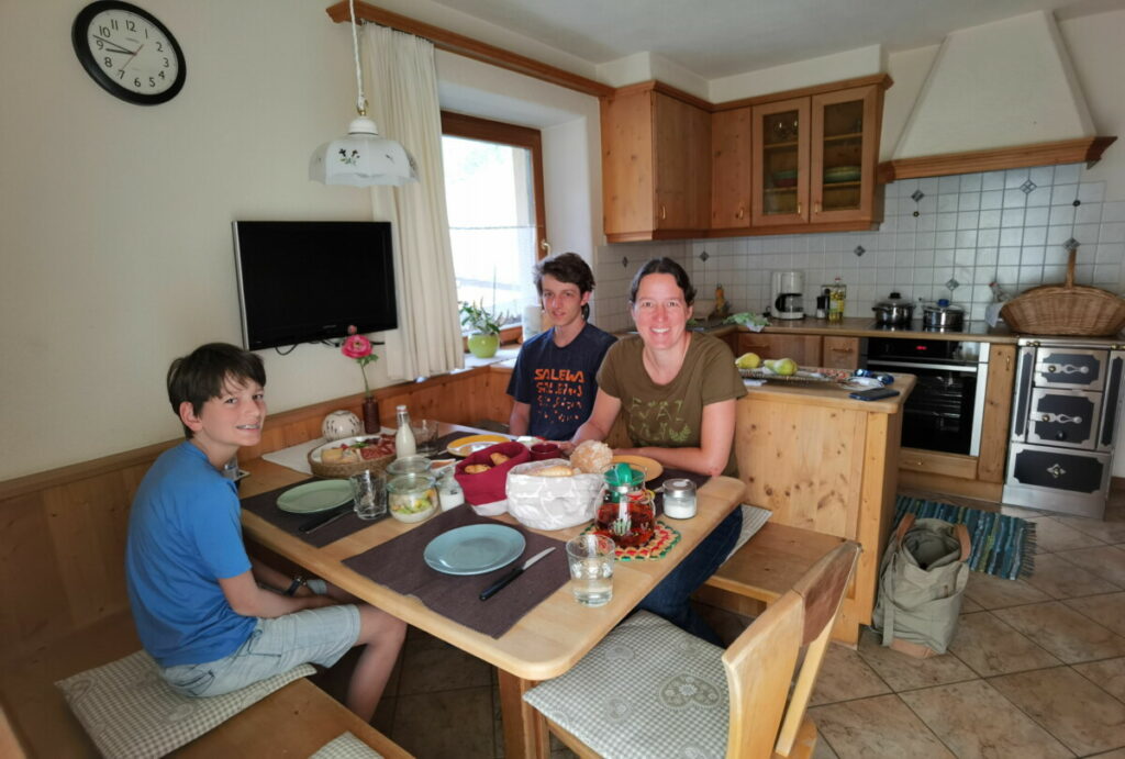Gemütliches Frühstück in der Reschensee Ferienwohnung