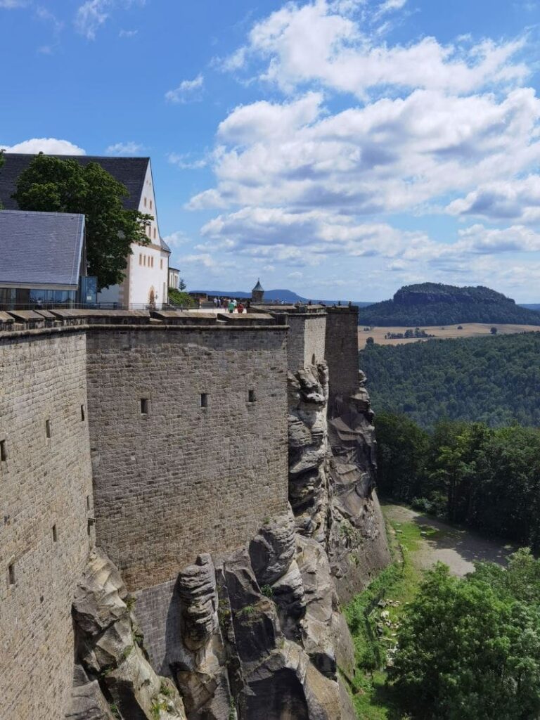 So mächtig wurde die Festung Königstein auf die Felsen gebaut