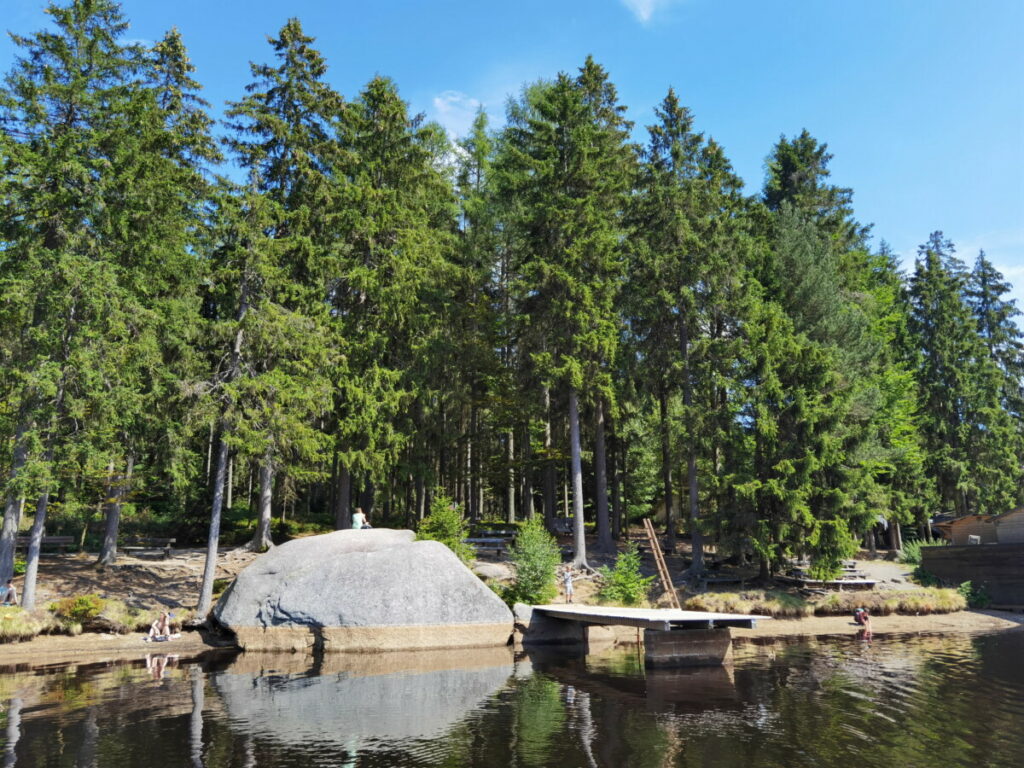 Ob Wanderung oder Bootstour - der Fichtelsee ist ein lohnendes Ziel im Fichtelgebirge mit Kindern!