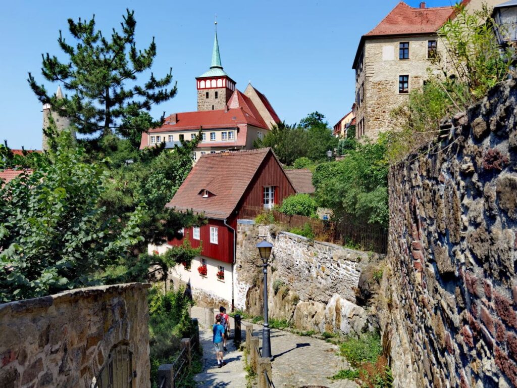 Romantischer Gang durch die Fischerpforte in Bautzen mit Kindern