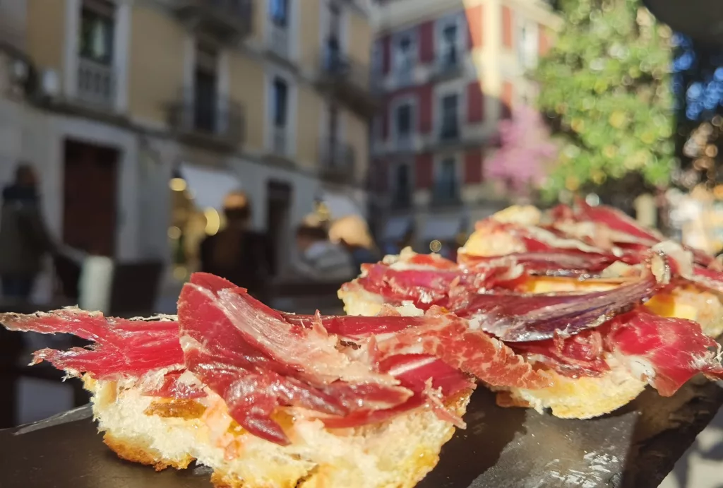 Bei der Foodtour kannst du Girona Sehenswürdigkeiten entdecken und die Stadt kulinarisch erleben