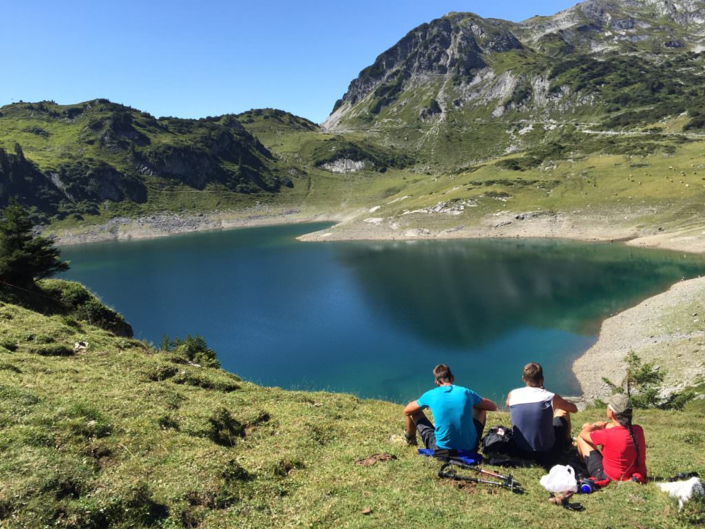 Formarinsee mit Kindern