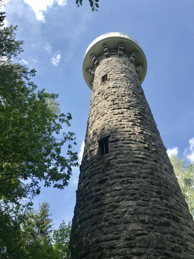 Außergewöhnlich wandern mit Kindern Bayern - auf den Lucas Kranach Turm in Franken