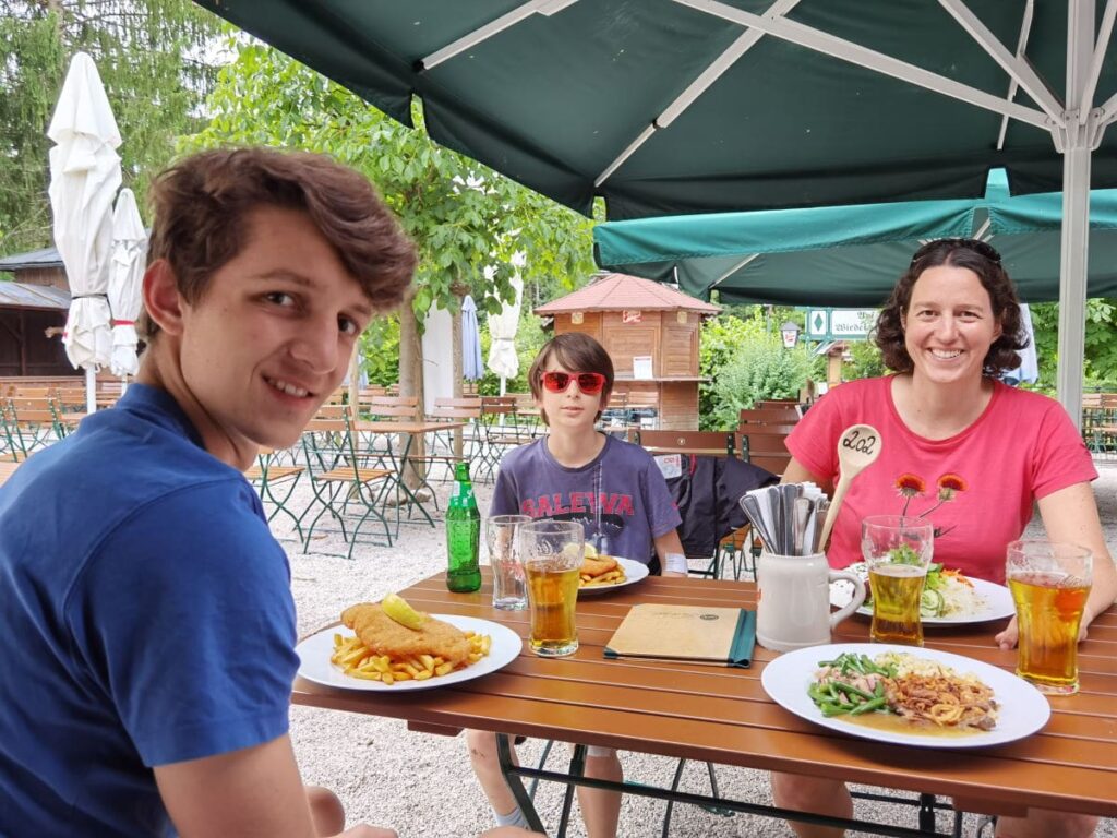 Unsere Einkehr im Freilichtmuseum Salzburg - der Biergarten beim Salettl