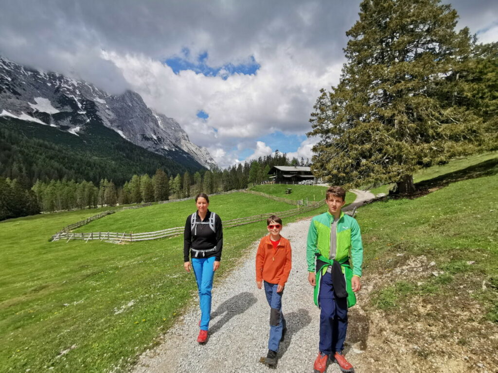 Zur Gaistalalm in Tirol wandern - leichte Wanderung im Gaistal