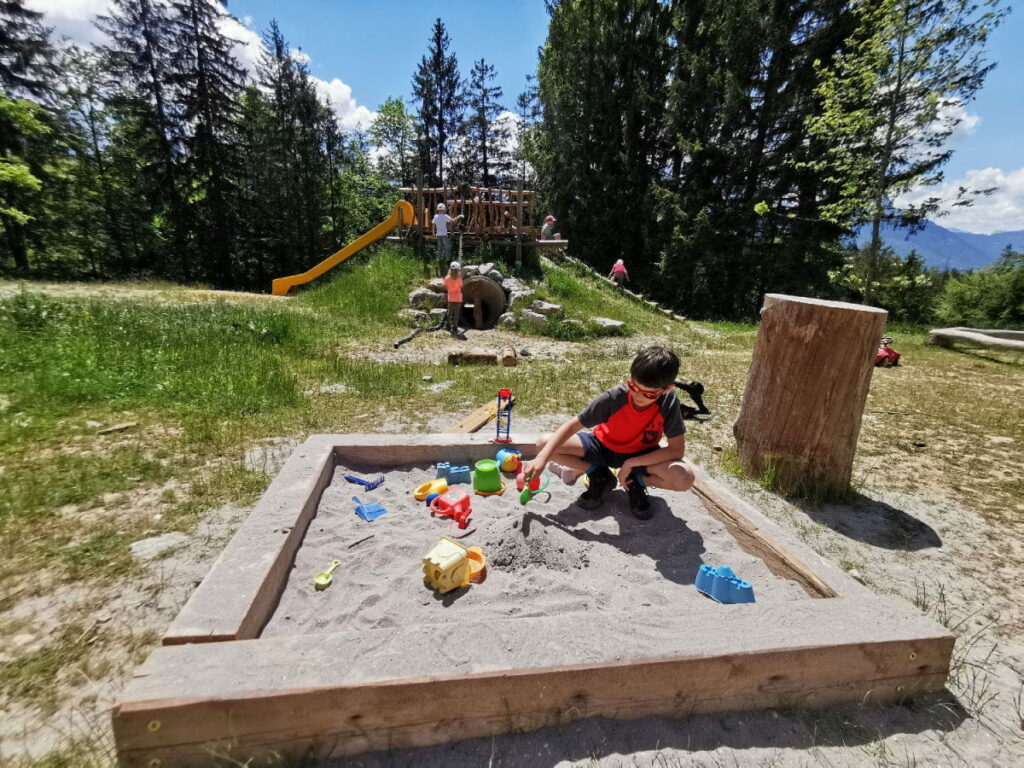 zum Spielplatz wandern mit Kindern Bayern