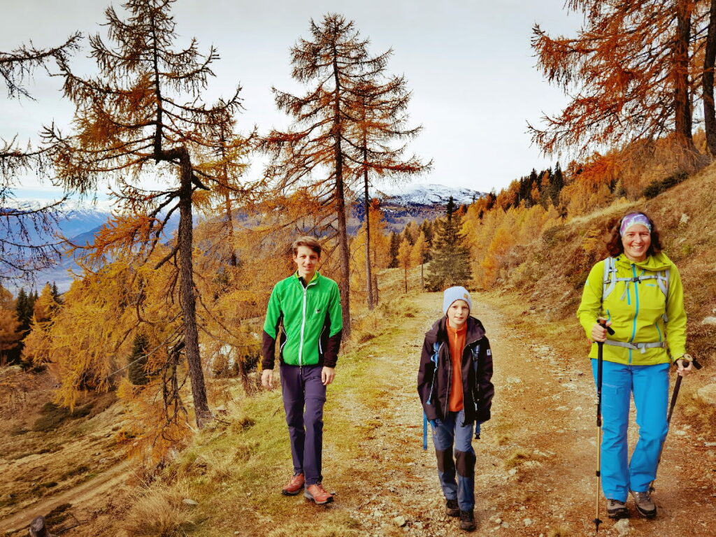 Mit toller Herbstfärbung Richtung Granattor wandern mit Kindern