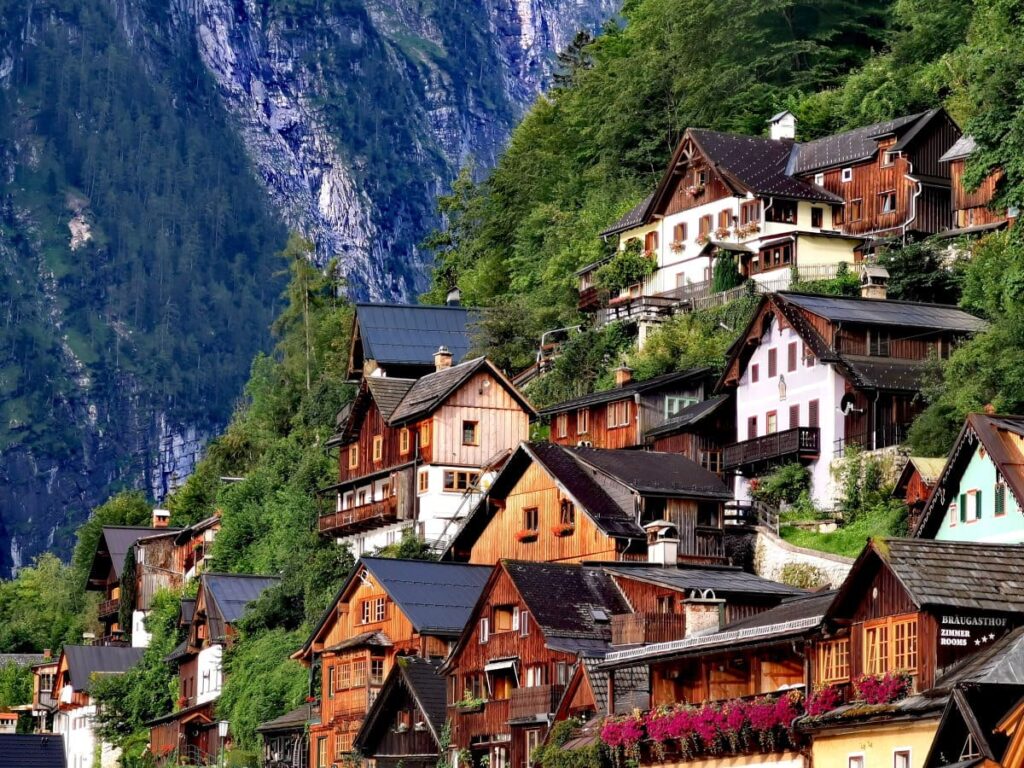 Diese wunderschönen Häuser bilden den Ort Hallstatt am Hallstätter See