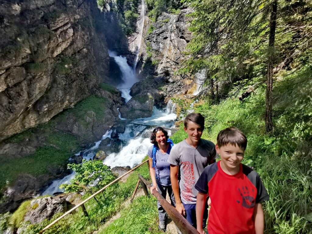 Ab Hallstatt mit Kindern wandern: Zu den Wasserfällen im Echerntal