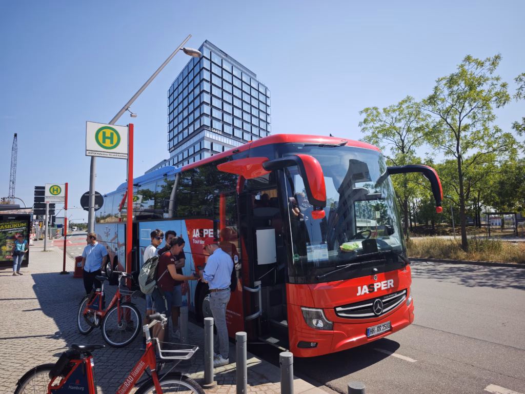Außergewöhnliche Hamburg Ausflüge mit Kindern? Mach doch mal eine Hafenrundfahrt mit dem Bus!