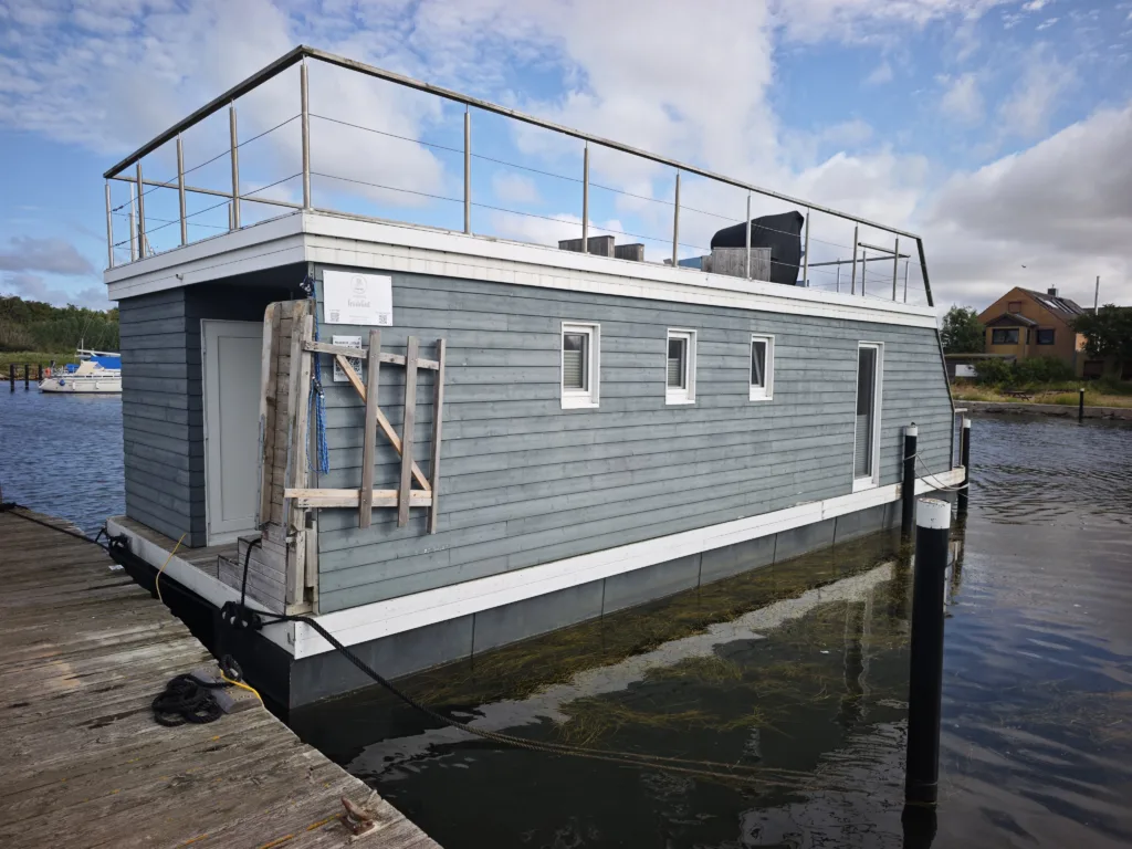 Außergewöhnlich übernachten auf dem Hausboot auf Fehmarn mit Kindern