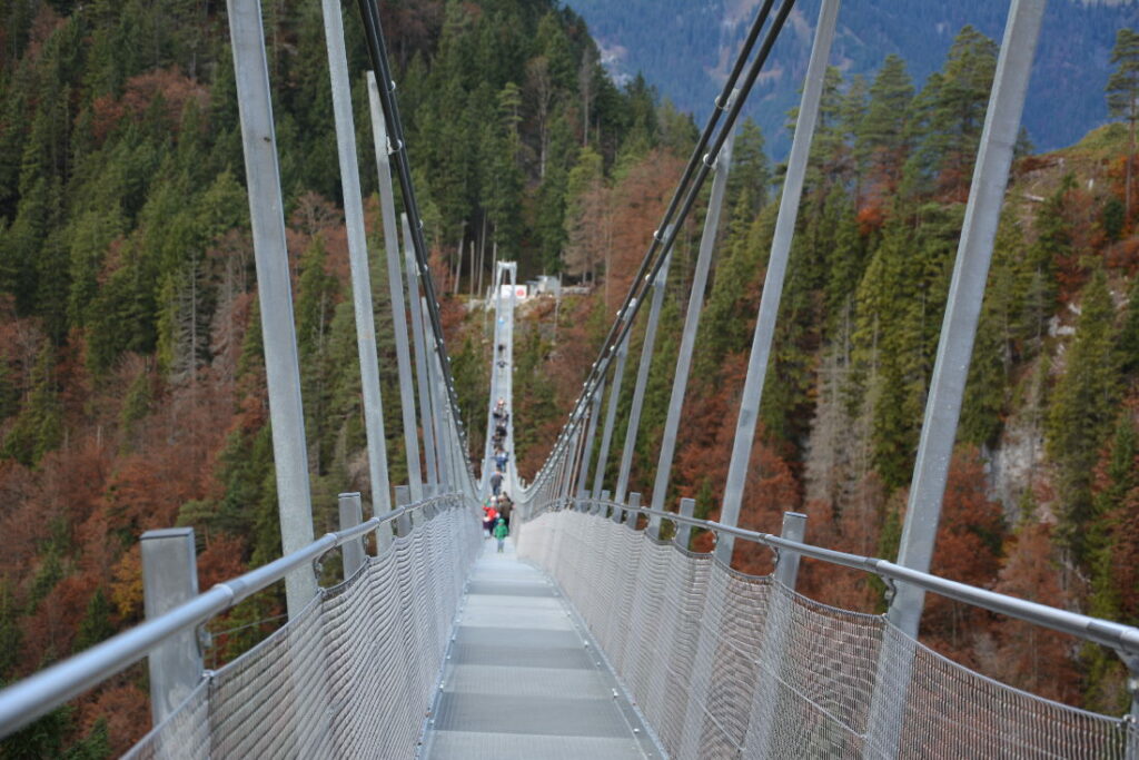 Das ist die Highline 179 in Reutte - die Hängeseilbrücke überspannt das Tal