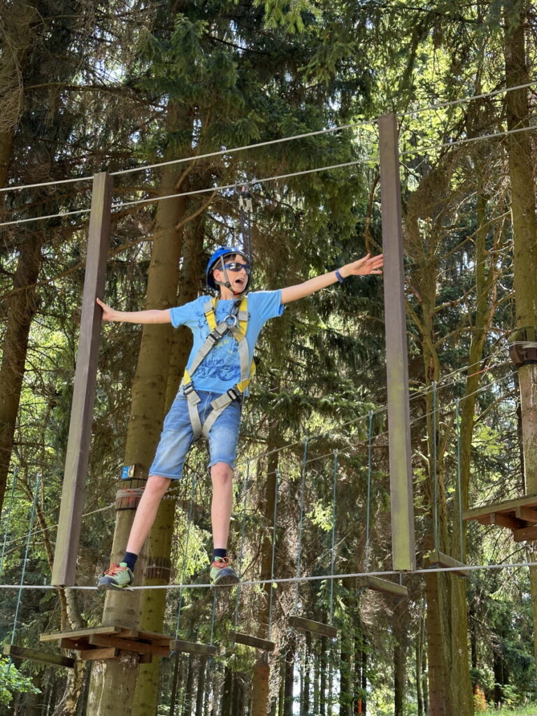 Im Hochseilgarten Kliny mit Kindern - Hilfe, ich komme nicht hin...