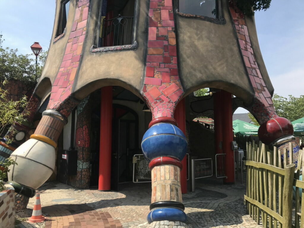 Holledau Ausflugsziele - als nächstes steigen wir in den Hundertwasserturm hinauf