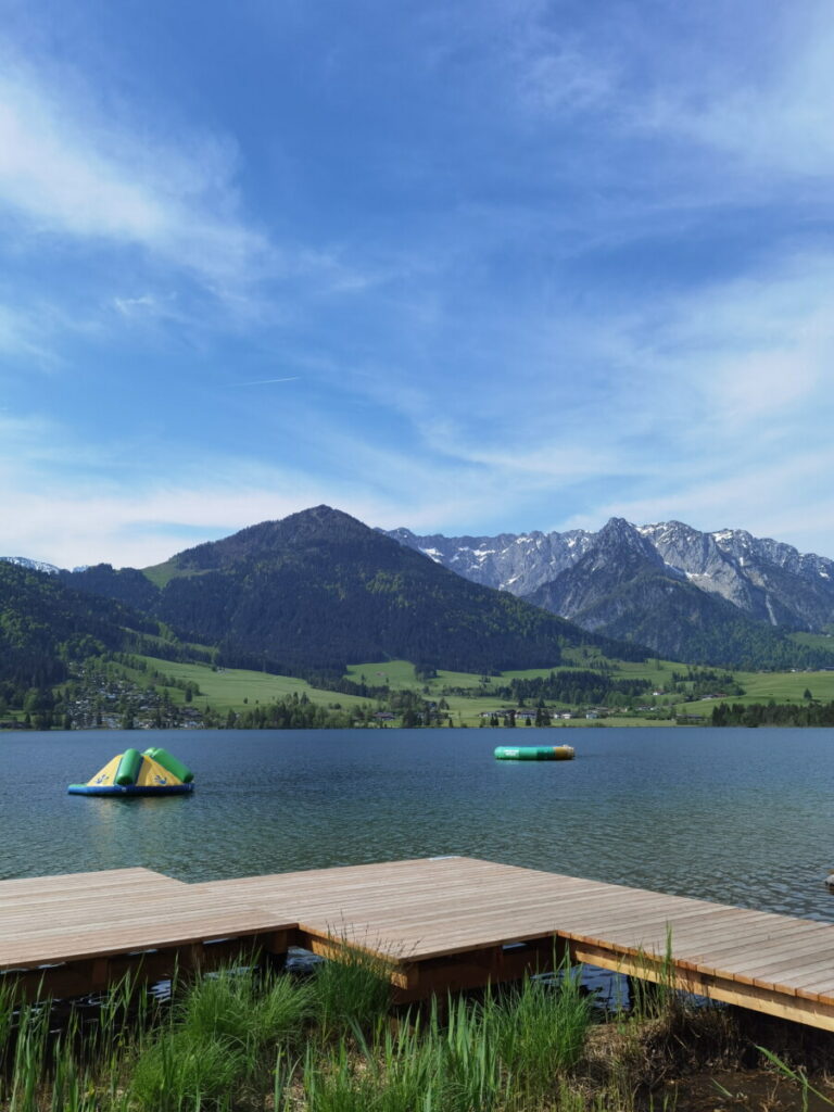 Vom Hotel Walchsee direkt an den See zu den Badestegen