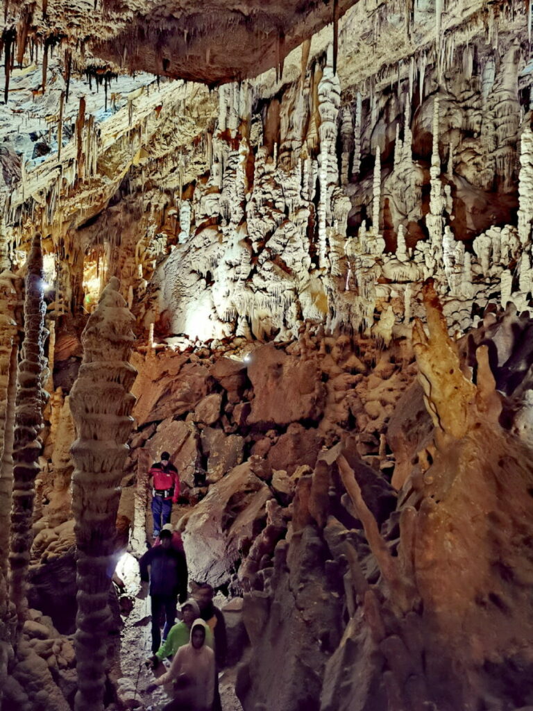 Tropfsteinhöhlen können beeindrucken - diese Höhle in Österreich ist die Tropfsteinreichste