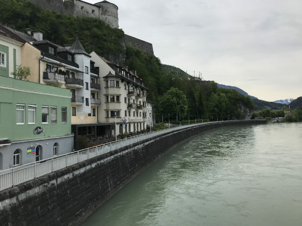 Kufstein liegt direkt am Inn - die Festung überragt alles