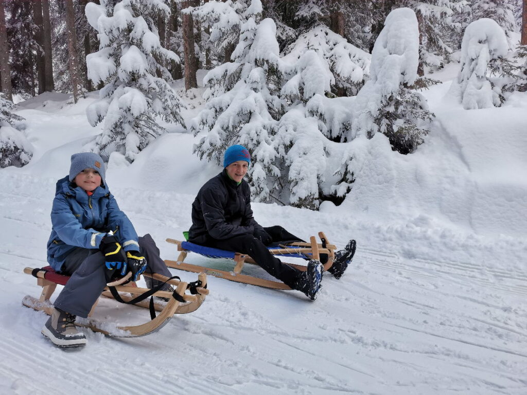 Innsbruck rodeln mit Kindern - bei Neuschnee ein richtiges Winterabenteuer!