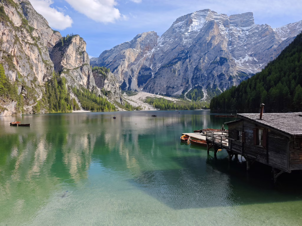 Leicht rund um den See in Italien wandern mit Kindern - Pragser Wildsee in den Dolomiten