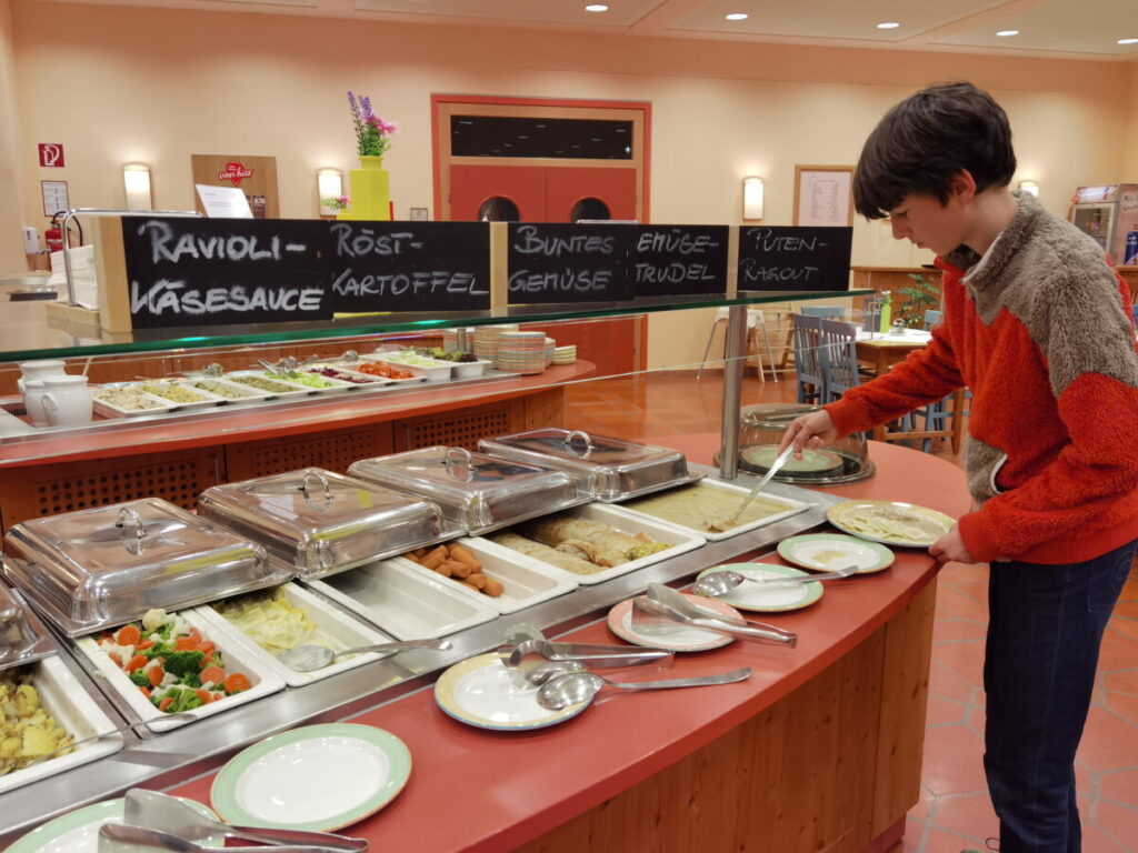 Das ist das Buffet am Abend im JUFA Hotel Lungau