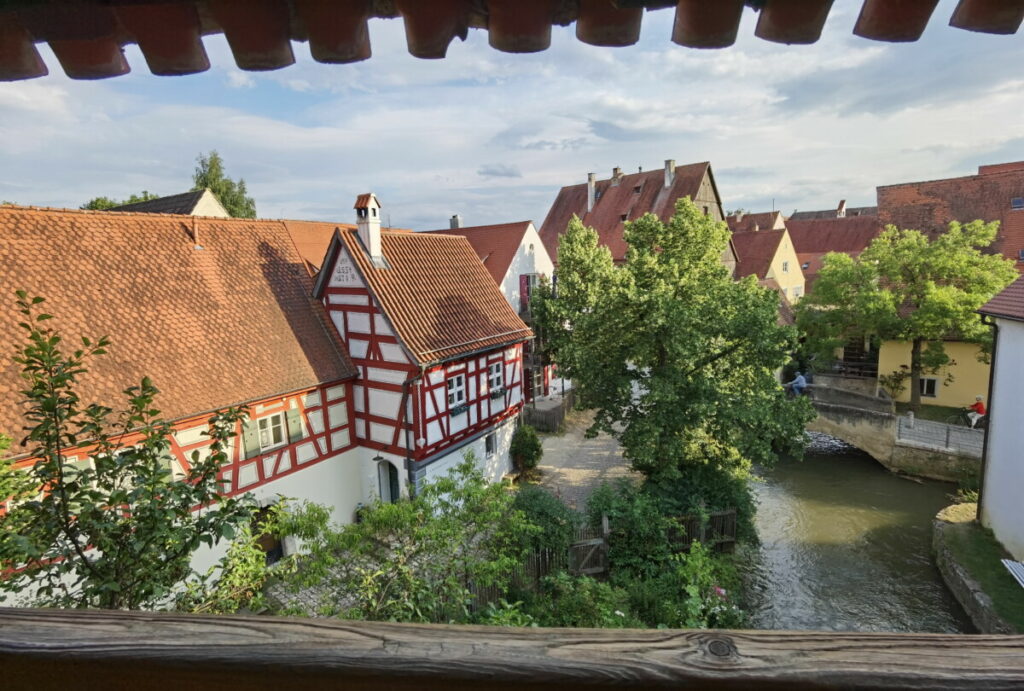 Unser Tipp: Vom JUFA Hotel Nördlingen unbedingt auf der 3 Kilometer langen Stadtmauer spazieren